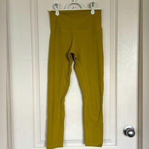 Lululemon Wunder Under cropped leggings Sz 4